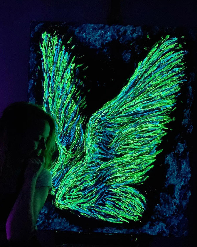 Vendula Zlamalova - Violet Wings (Glow)